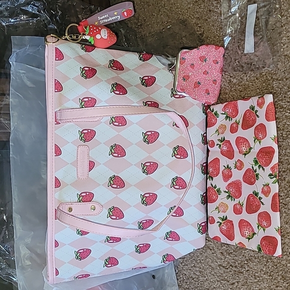 Strawberry purse strawberry kisslock coin purse strawberry keychain and case - Picture 5 of 17